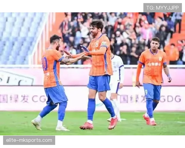 山东泰山核心球员荣膺赛季MVP,状态回暖助球队冲击新高峰 山东泰山核心球员荣膺赛季MVP,状态回暖助球队冲击新高峰