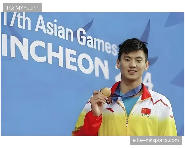 我说宁泽涛现身街头那画风，活成了把钱都当滤镜的人物